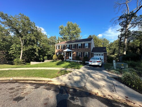 4BR Home with TVs, 2.5 bath, 6 bed, pool, Game-room, Gym-room in Bowie MD
