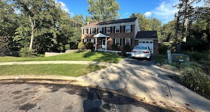 4BR Home with TVs, 2.5 bath, 6 bed, pool, Game-room, Gym-room in Bowie MD