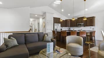 Casa, varias camas, patio, vistas al jardín | Zona de estar