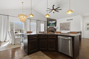 4 habitaciones, decoración personalizada y muebles diferentes 