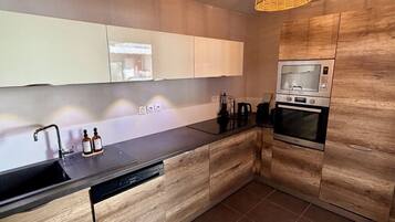 Fridge, microwave, oven, dishwasher