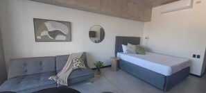 1 bedroom, iron/ironing board, free WiFi, bed sheets - Apt/Loft San Benito steps from stores and restaurants, hotel zone. (San Salvador)