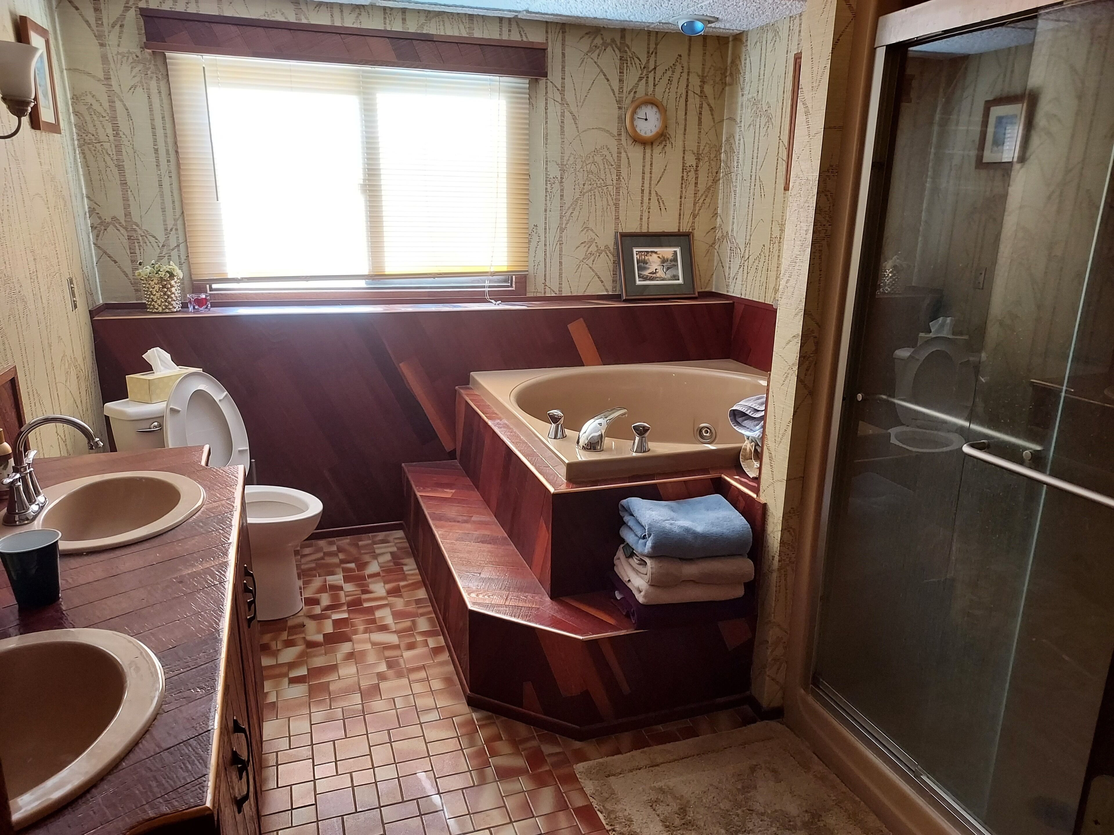 Jetted tub, hair dryer, towels, soap