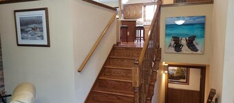 Open Floor Plan - mainly for Groups - 6 Bdrms - 2 Bath - Sleeps 17 on mattresses