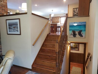 Open Floor Plan - mainly for Groups - 6 Bdrms - 2 Bath - Sleeps 17 on mattresses