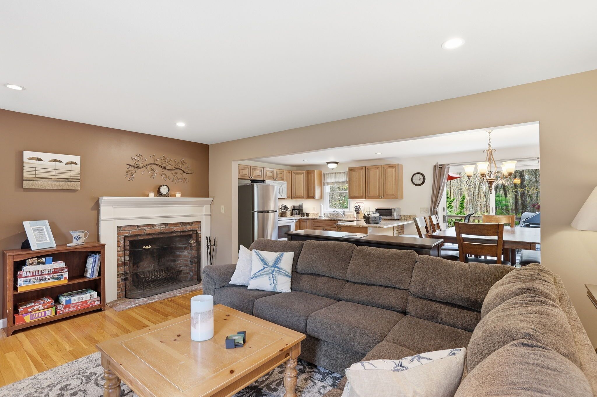 Smart TV, fireplace