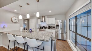 Private kitchen - Paradise Pool, FirePit, HotTub, Mini Golf, BBQ (San Antonio)