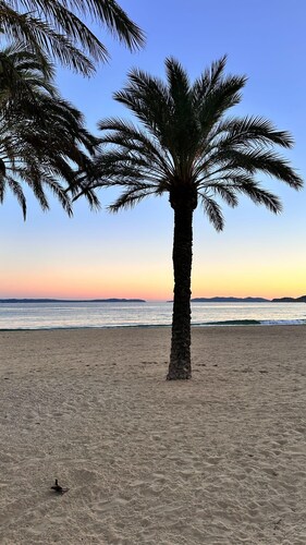 "Dedans-dehors", 10 mn from the beach, wifi, air conditionated