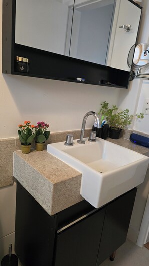 Bathroom - Functional apartment (São Paulo)