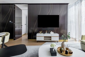 Interior - Iconic Opus Living : Walk to Dubai Mall, Burj Khalifa, Canal Views

Experiential (Dubai)