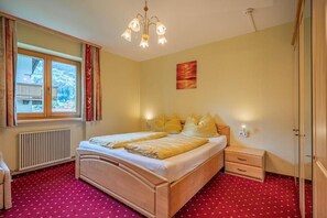1 bedroom, WiFi, bed sheets - Appartements Andrea Cäciel - Alpline Appartements KG: Apartment - Ground floor (Kitzbühel)