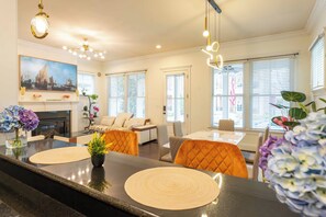 Dining - Luxury 4BR Norton Commons Sleeps 10, Upscale group stays (Prospect)