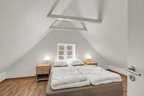 2 bedrooms, free WiFi - Atmospheric holiday home with spa and garden (Ærøskøbing)
