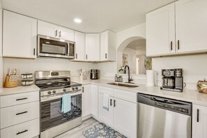 Fridge, microwave, oven, stovetop - Canal‑Front Oasis w/Heated Pool Close to the Beach (Holiday)