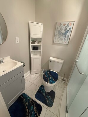 Haartrockner, Handtücher, Seife, Shampoo