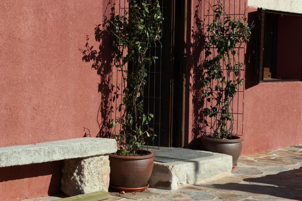 Suite superior, Se admiten mascotas, vistas a la montaña | Detalle del exterior