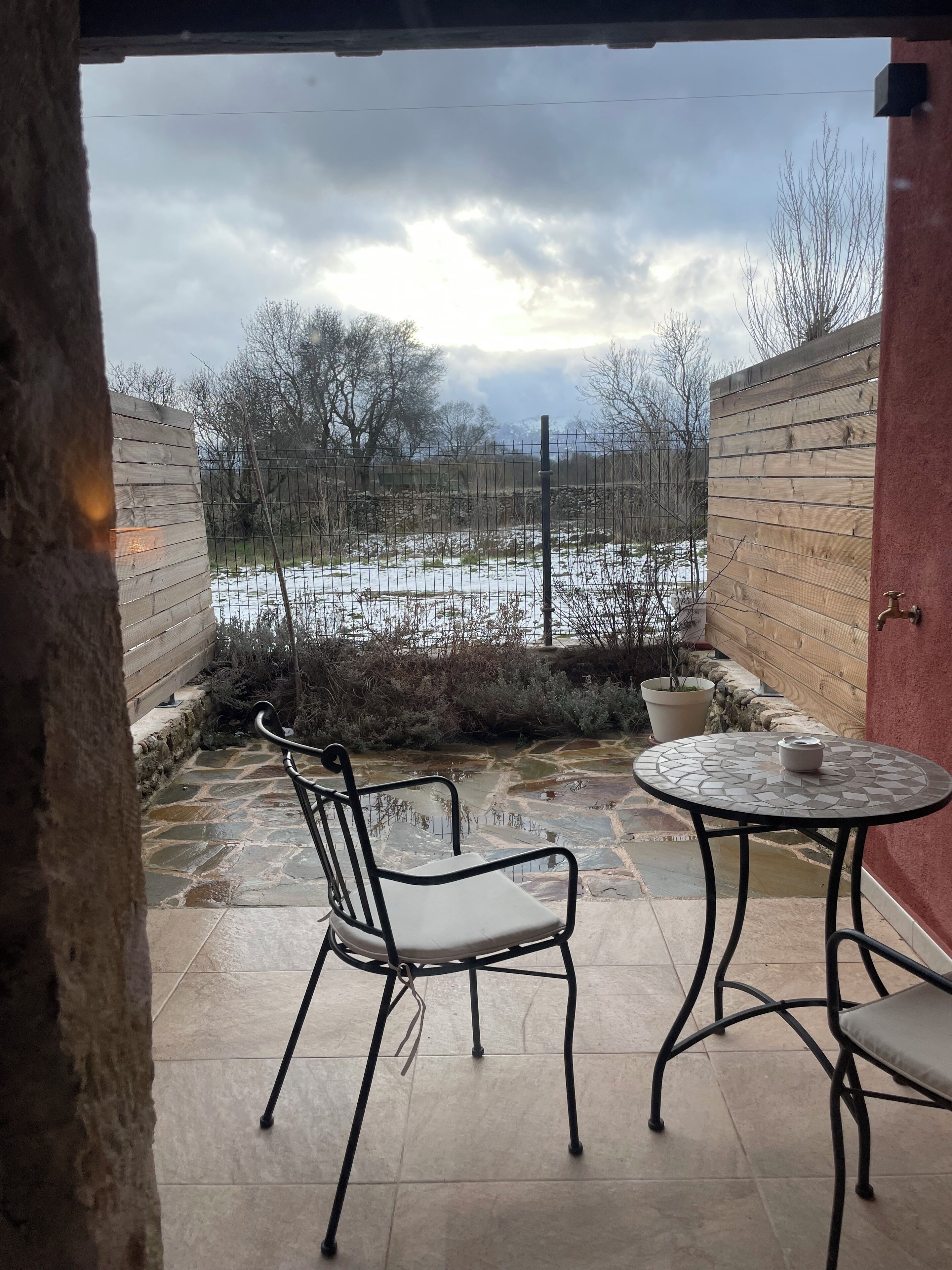 Habitación Deluxe con 1 cama doble o 2 individuales, vistas a la montaña | Restaurante al aire libre