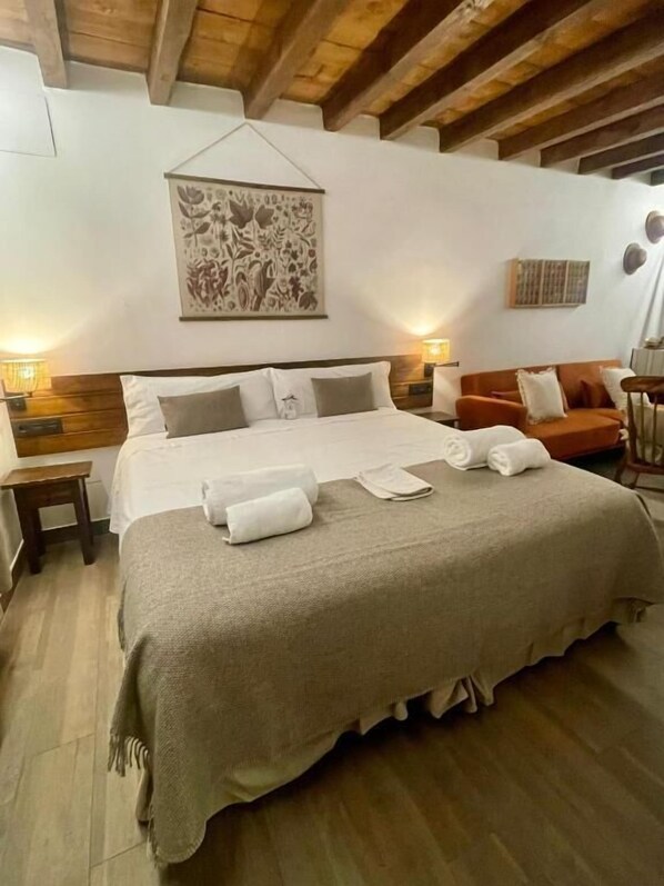 Unclassified image, 1 of 101, button