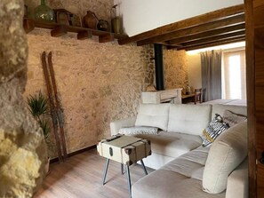 Unclassified image, 4 of 101, button