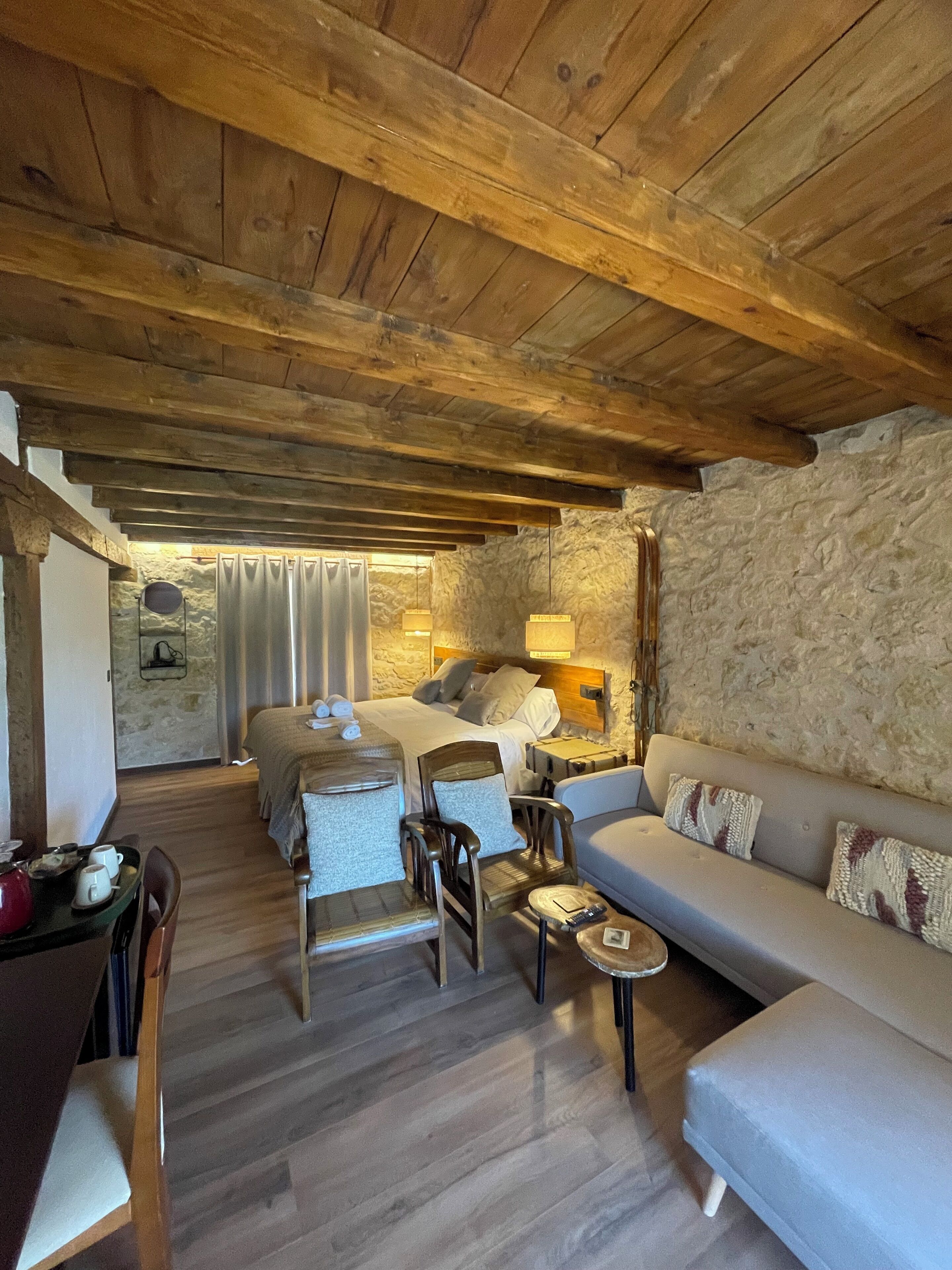 Habitación Deluxe con 1 cama doble o 2 individuales, vistas a la montaña | Escritorio, espacio para trabajar con un portátil, cortinas opacas