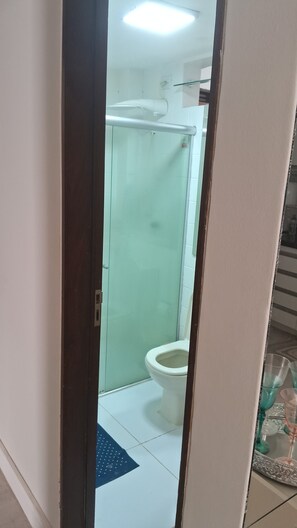 Toallas, jabón y papel higiénico