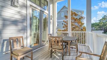 House, Multiple Beds (Sol y Sombra) | Outdoor dining