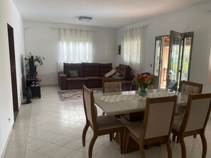 Unclassified image, 5 of 12, button