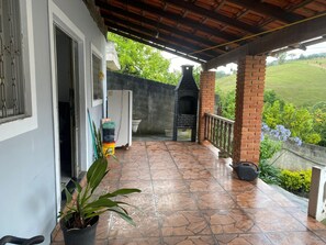 Unclassified image, 2 of 12, button