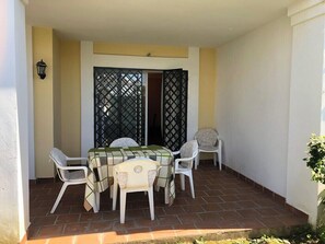 Outdoor dining - Apartamentos Serinamar Marbella (Marbella)