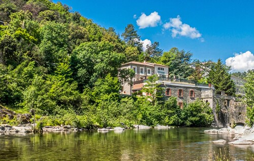 Charmante maison à Corbès avec piscine privée, utilisable aussi bien à.