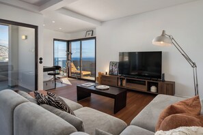 TV - Monumental Alta Vista – Panoramic View Balcony (São Martinho)