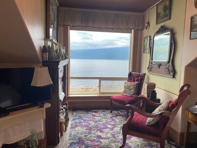 The Victoria Suite at Beach Gables: heritage building on lakefront location