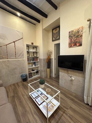 TV - Apartment Sevilla Imperial (ideal for a couple) (Sevilla)