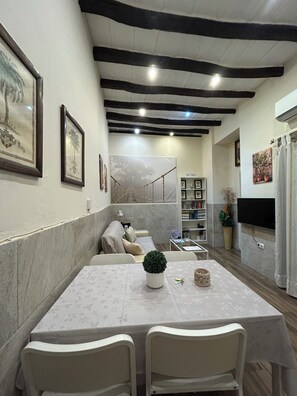 TV - Apartment Sevilla Imperial (ideal for a couple) (Sevilla)