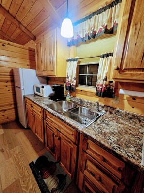 Private kitchen - Beartooth Rider's basecamp/Lodge+Campground (Red Lodge)