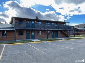 Luokittelematon kuva, 3 kautta 33, painike