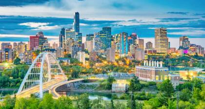 Large Home | Sleeps 12 | Yard | Near DT & Stadium