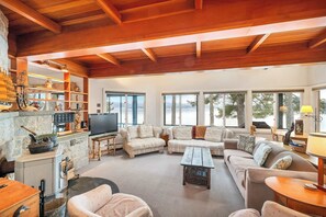 Unclassified image, 3 of 38, button