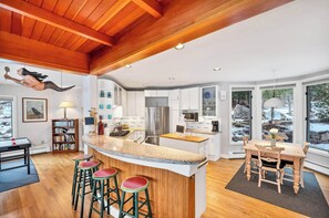 Unclassified image, 5 of 38, button