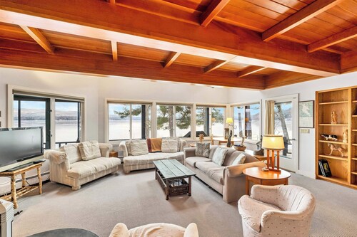 Stunning Newfound Lake Waterfront Home with Private Beach & Dock!