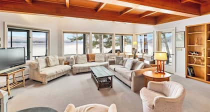 Stunning Newfound Lake Waterfront Home with Private Beach & Dock!