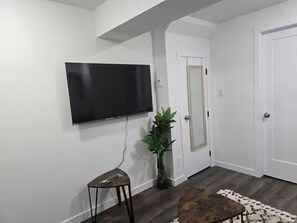 Interior - Oshmild Suites, 5 mins to various shops and Cinema (Saskatoon)