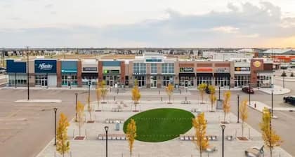 Oshmild Suites, 5 mins to various shops and Cinema