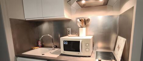 冰箱、微波炉、炉灶、茶具/咖啡用具