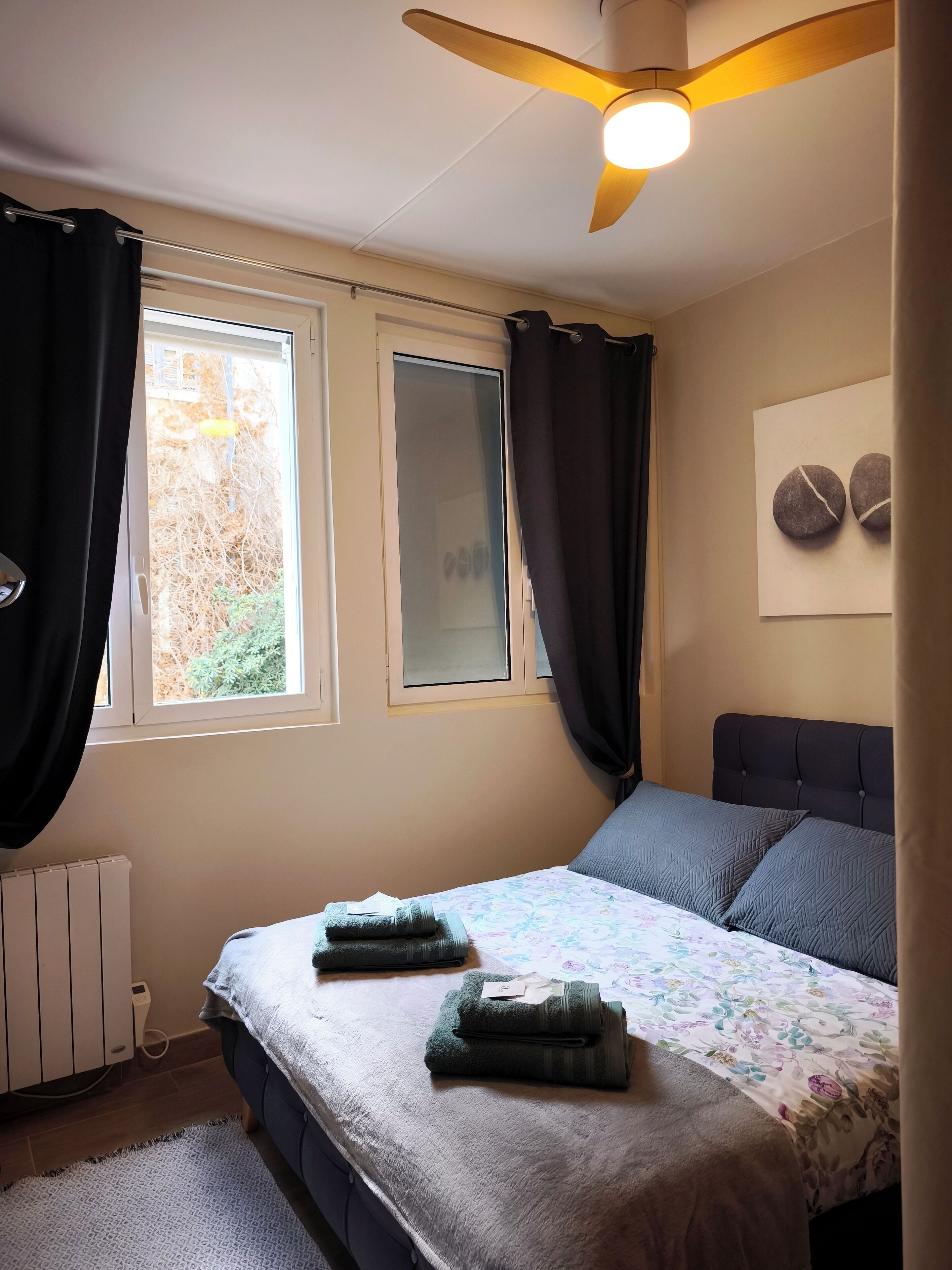 1 soverom, strykejern/-brett, wi-fi (inkludert) og sengetøy