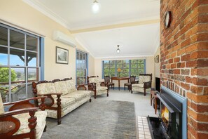 Unclassified image, 5 of 27, button