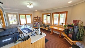 Interior - Knights Inn Pembroke (Laurentian Valley)