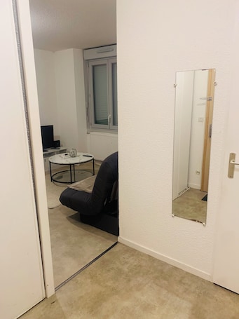 Interior. Ancrage Home - Warm, well-designed studio for a pleasant stay