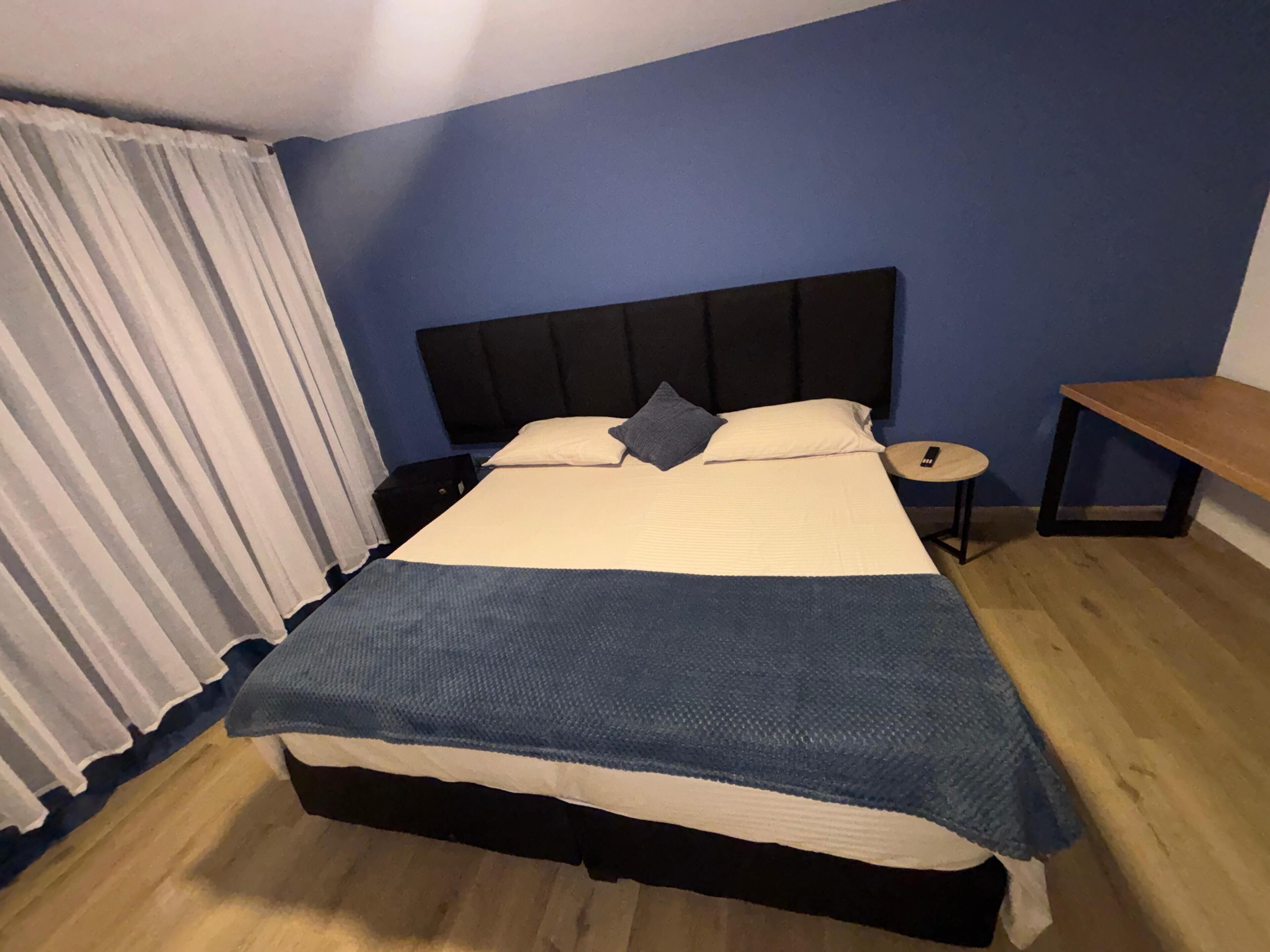 Habitación clásica doble | Edredones de plumas, escritorio, wifi gratis y ropa de cama