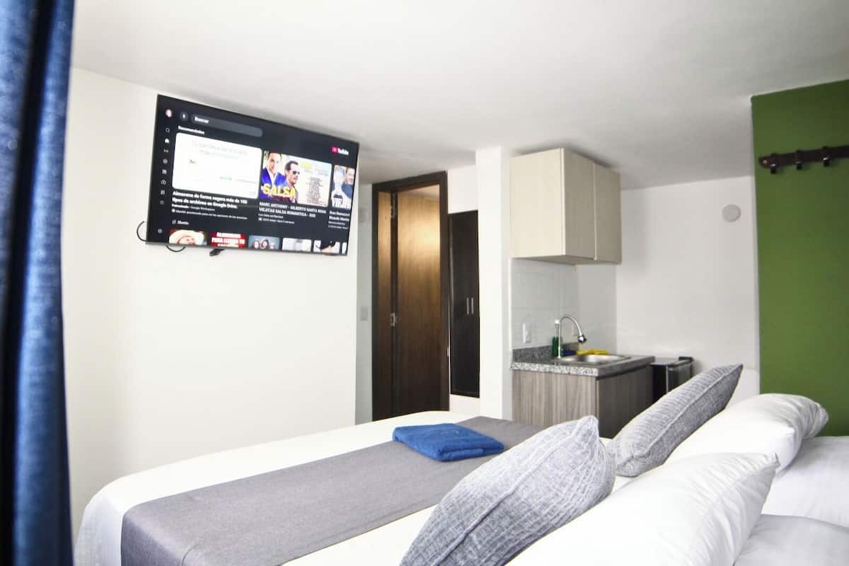 Standard Studio | Down comforters, desk, free WiFi, bed sheets